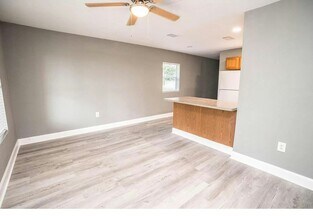 2920 E Columbus Dr in Tampa, FL - Building Photo - Building Photo