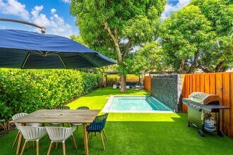 2755 SW 2nd St in Miami, FL - Building Photo - Building Photo