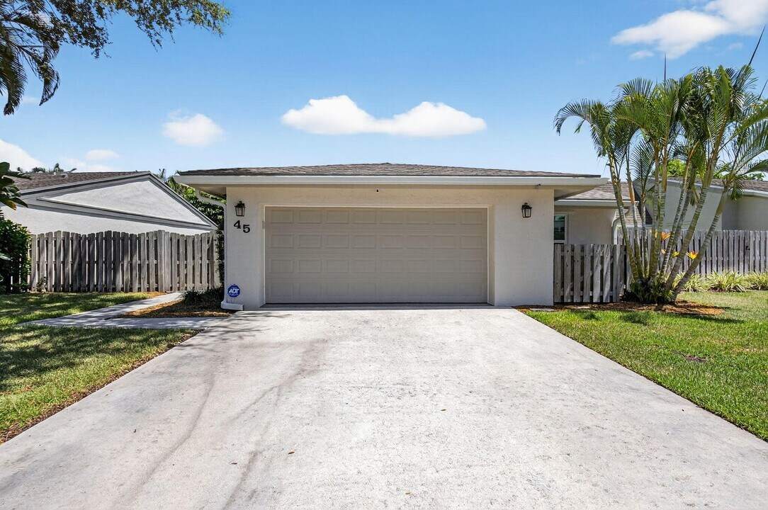 45 Baytree Cir in Boynton Beach, FL - Building Photo