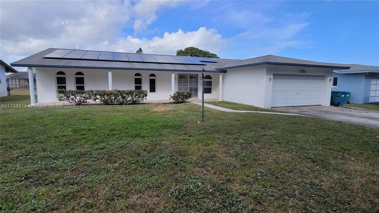 1761 NW 191st St in Miami Gardens, FL - Building Photo