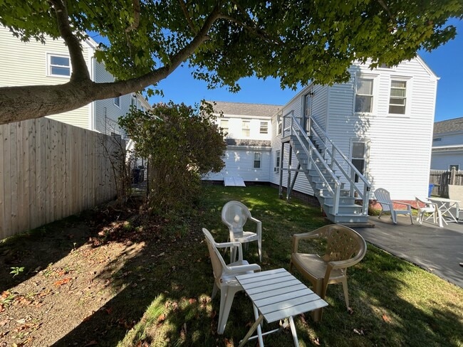 433 Preble St, Unit 2 in South Portland, ME - Foto de edificio - Building Photo