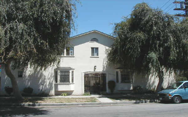 3406 Virginia Road in Los Angeles, CA - Foto de edificio