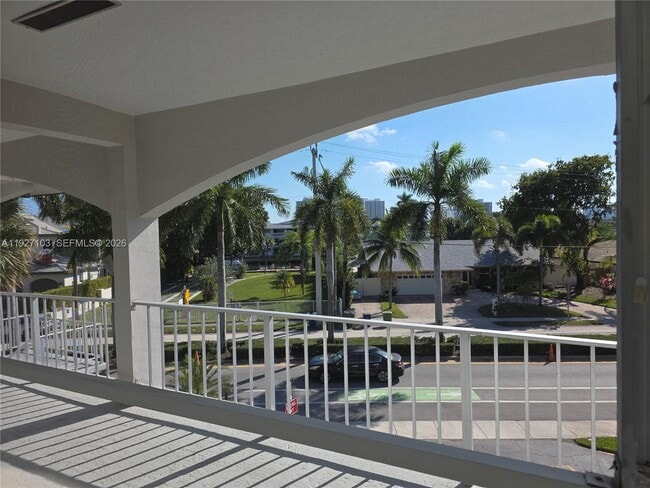 501 Blue Heron Dr, Unit 319-A in Hallandale Beach, FL - Foto de edificio - Building Photo