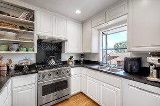 1166 Agate St in San Diego, CA - Foto de edificio - Building Photo