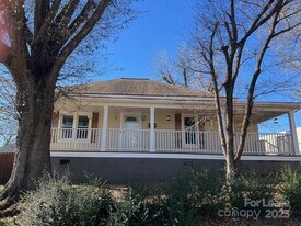 15 1st St in Cramerton, NC - Building Photo