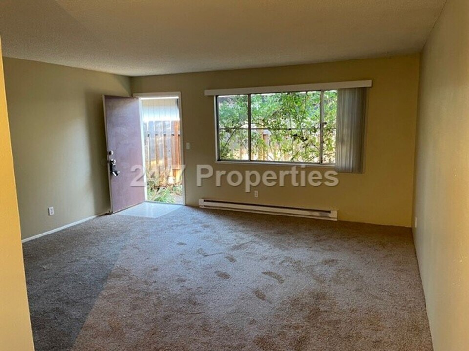 351 NE 78th Ave in Portland, OR - Building Photo