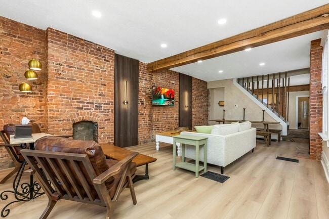 1649 Franklin Park S in Columbus, OH - Building Photo - Building Photo