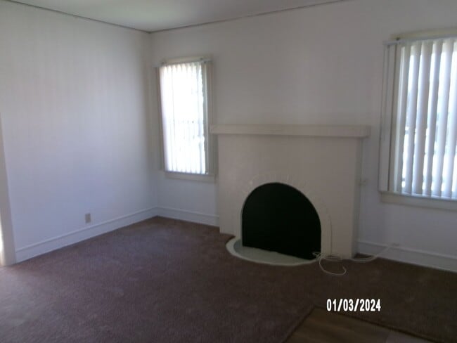 220 S Santa Cruz St in Ventura, CA - Building Photo - Building Photo