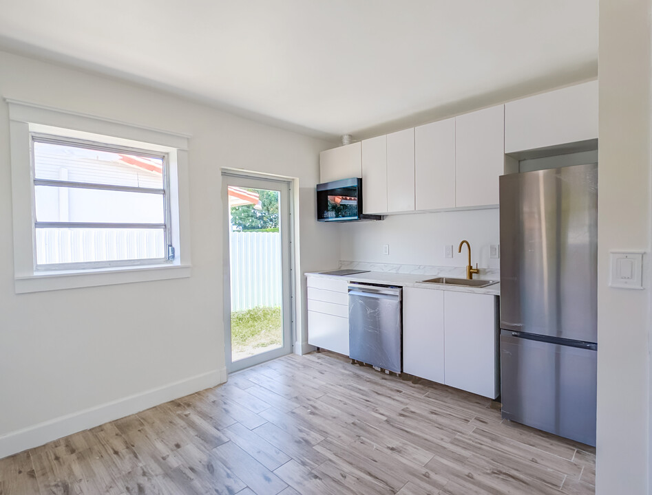 10350 SW 44th St in Miami, FL - Building Photo