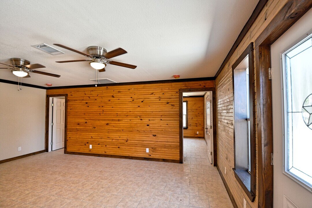 1155 Farm To Market 2722 in New Braunfels, TX - Foto de edificio
