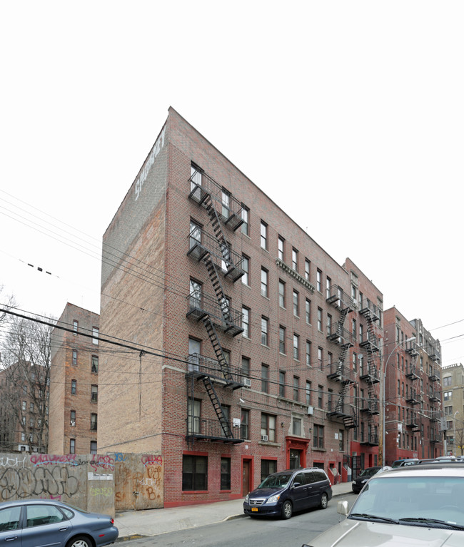 2701 Marion Ave in Bronx, NY - Foto de edificio - Building Photo