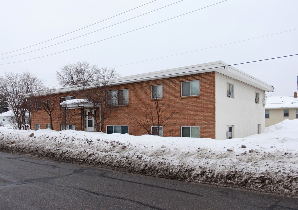 8311 Excelsior Blvd in Hopkins, MN - Building Photo