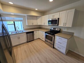 7808 Camino Noguera in San Diego, CA - Building Photo - Building Photo
