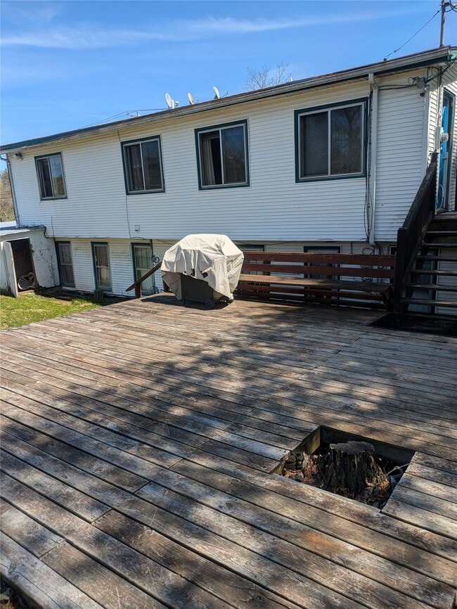 property at 477 Lattintown Rd