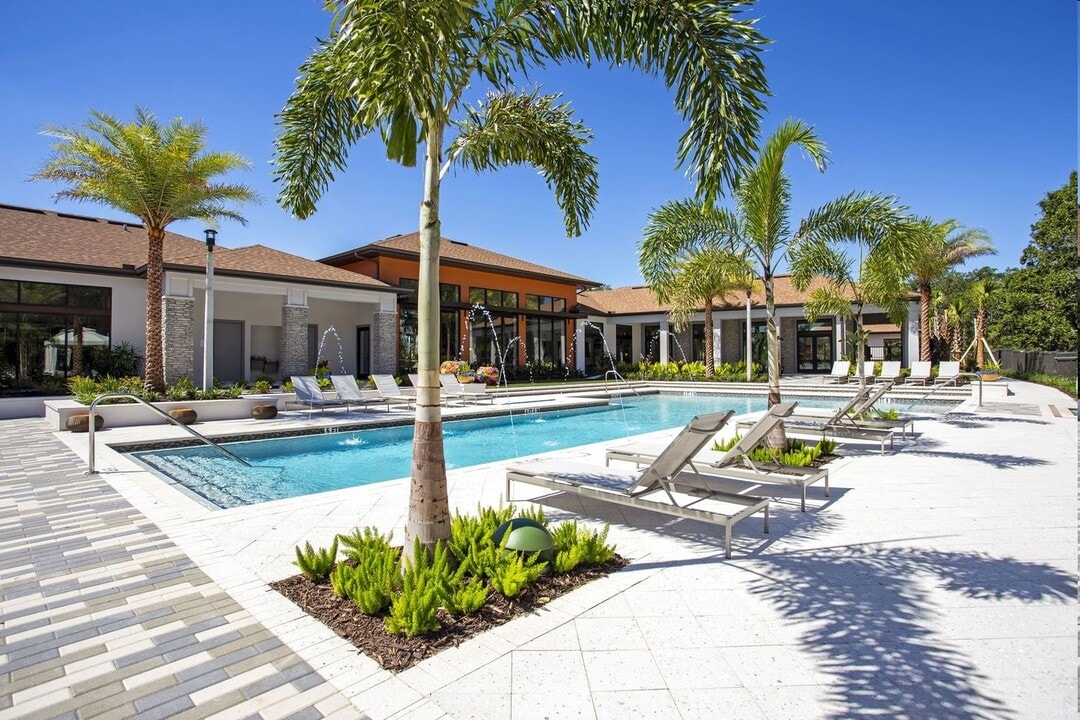 East at Innovation in Orlando, FL - Foto de edificio