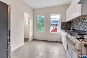 247 Duane St, Unit 1 in Orange, NJ - Building Photo - Building Photo