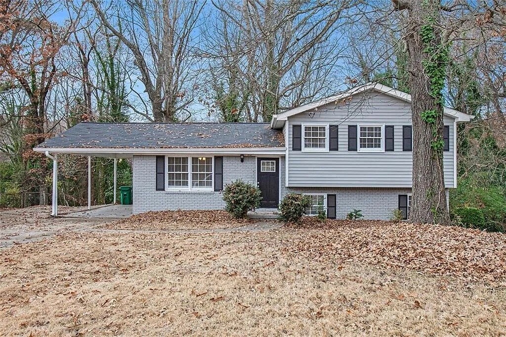 2625 Crestdale Cir SE in Atlanta, GA - Building Photo