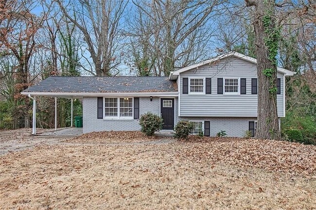 property at 2625 Crestdale Cir SE