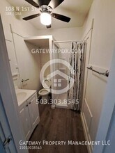 108 N 1st St in Silverton, OR - Building Photo - Building Photo