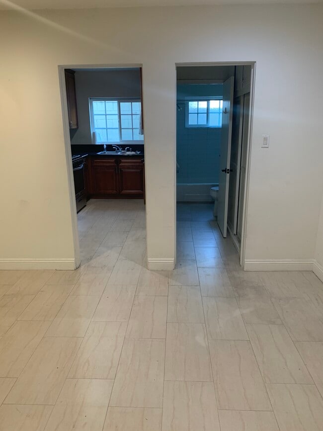 1020 Palm Ave, Unit 6 in West Hollywood, CA - Building Photo - Building Photo