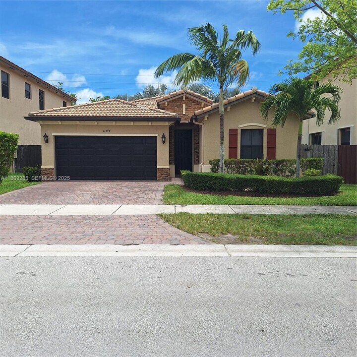 11845 SW 232nd Ln in Homestead, FL - Building Photo