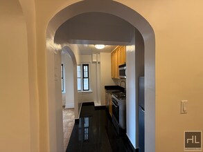 Beautiful 1 Bedroom Apartment In West Vill in New York, NY - Building Photo - Building Photo