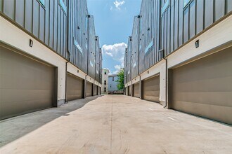 6028 Lewis St, Unit 202 in Dallas, TX - Building Photo - Building Photo