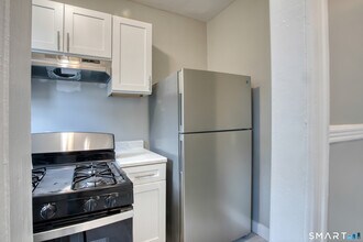 325 Chestnut St in New Britain, CT - Building Photo - Building Photo