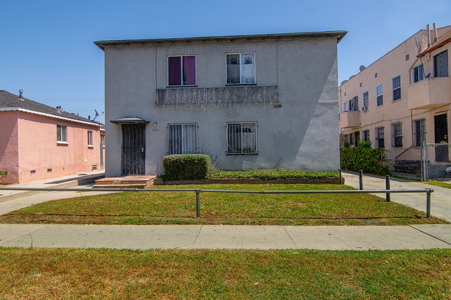 1726 S La Brea Ave in Los Angeles, CA - Building Photo - Building Photo