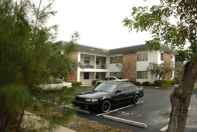 Rama Apartments in Boynton Beach, FL - Building Photo - Building Photo