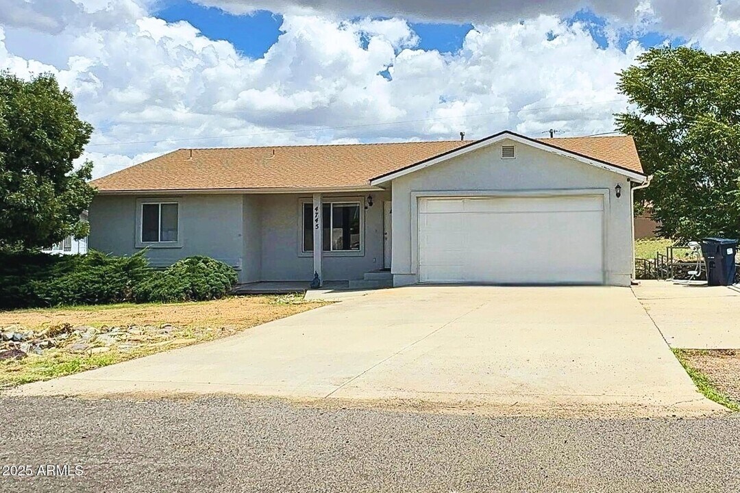 4745 N Stallion Dr in Prescott Valley, AZ - Building Photo