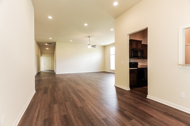 325 Clover Cir in Springville, AL - Foto de edificio - Building Photo