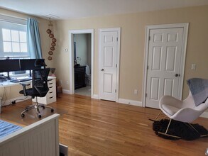8 Gilbert St in Newton, MA - Building Photo - Building Photo