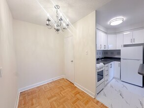 Ranleigh Manor in Toronto, ON - Building Photo - Building Photo