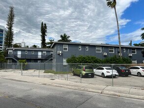 1181-1191 NW 8th Street Rd in Miami, FL - Foto de edificio - Building Photo