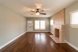 2226 W Rosedale St S in Fort Worth, TX - Building Photo