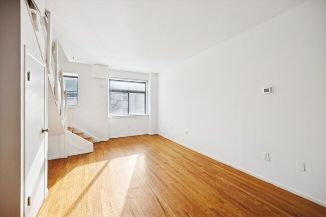 property at 319 S 10th St