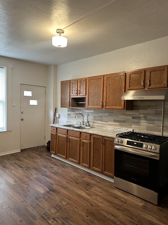638 Middle Ave, Unit B 1st Floor in Wilmerding, PA - Building Photo