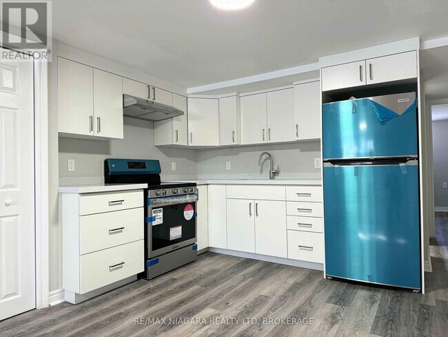 property at 7 E Hampton Rd