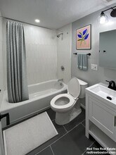 880 E 4th St, Unit 3 in Boston, MA - Foto de edificio - Building Photo