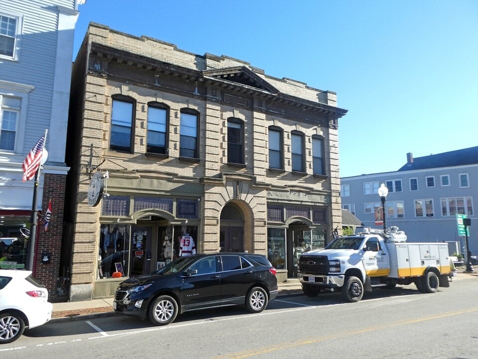 13 N Main St in Middleboro, MA - Building Photo