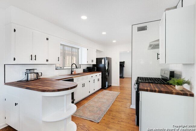 534 Cosgrove St in San Antonio, TX - Building Photo - Building Photo