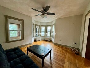 132 George St, Unit 1 in Medford, MA - Building Photo - Building Photo