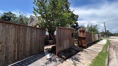 209 Walton St in Houston, TX - Building Photo - Building Photo