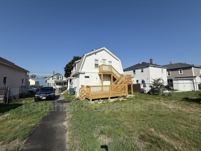 526 Concord St in Lowell, MA - Building Photo - Building Photo