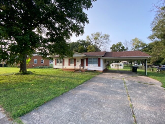 908 Washington St in Burlington, NC - Building Photo - Building Photo