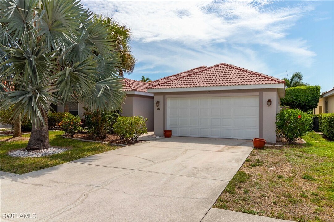 177 Sabal Lake Dr in Naples, FL - Building Photo