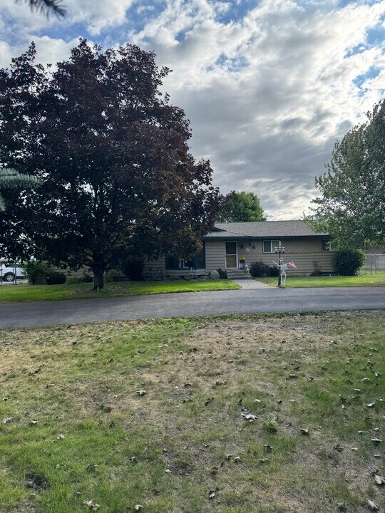 9559 W Prairie Ave in Post Falls, ID - Building Photo