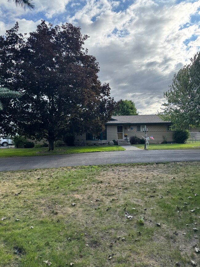 property at 9559 W Prairie Ave