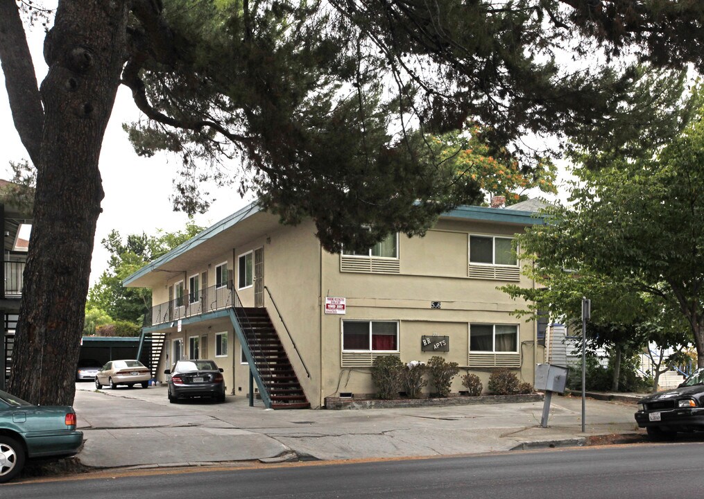 RR Apartments in San Jose, CA - Foto de edificio